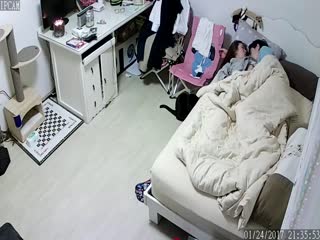 黑客破解家庭攝像頭監控小夫妻在床上啪啪妹子奶子挺大男的太弱幾分鐘就完事了