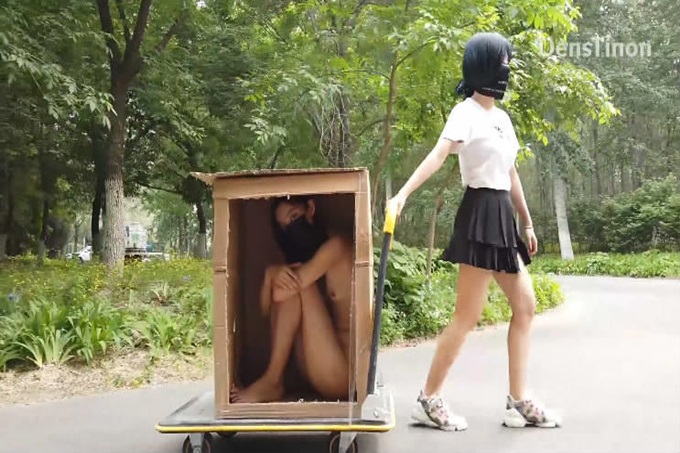 北京天使DensTinon 有聲音版! 狗箱Nude in the park-Box
